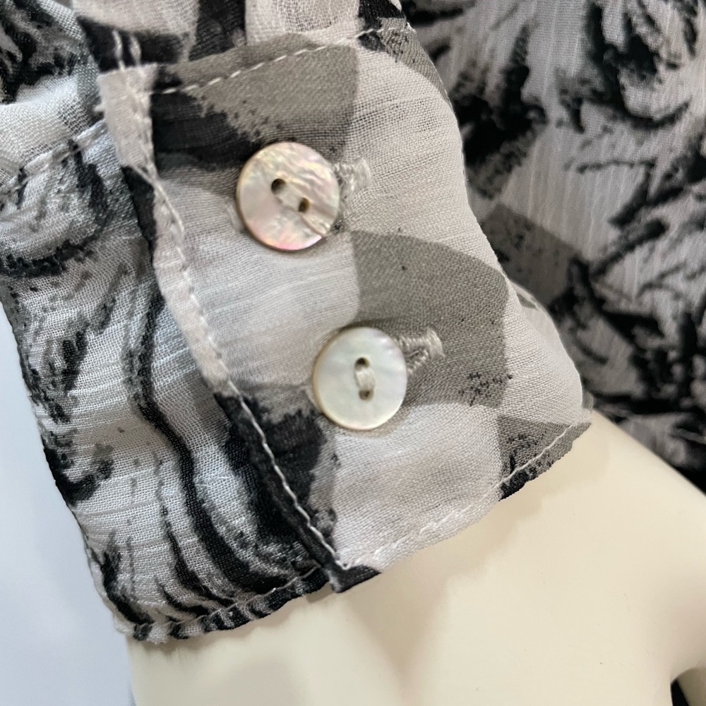 Suzy Shier Checkered Button Down Blouse Size Small - Picture 4 of 7